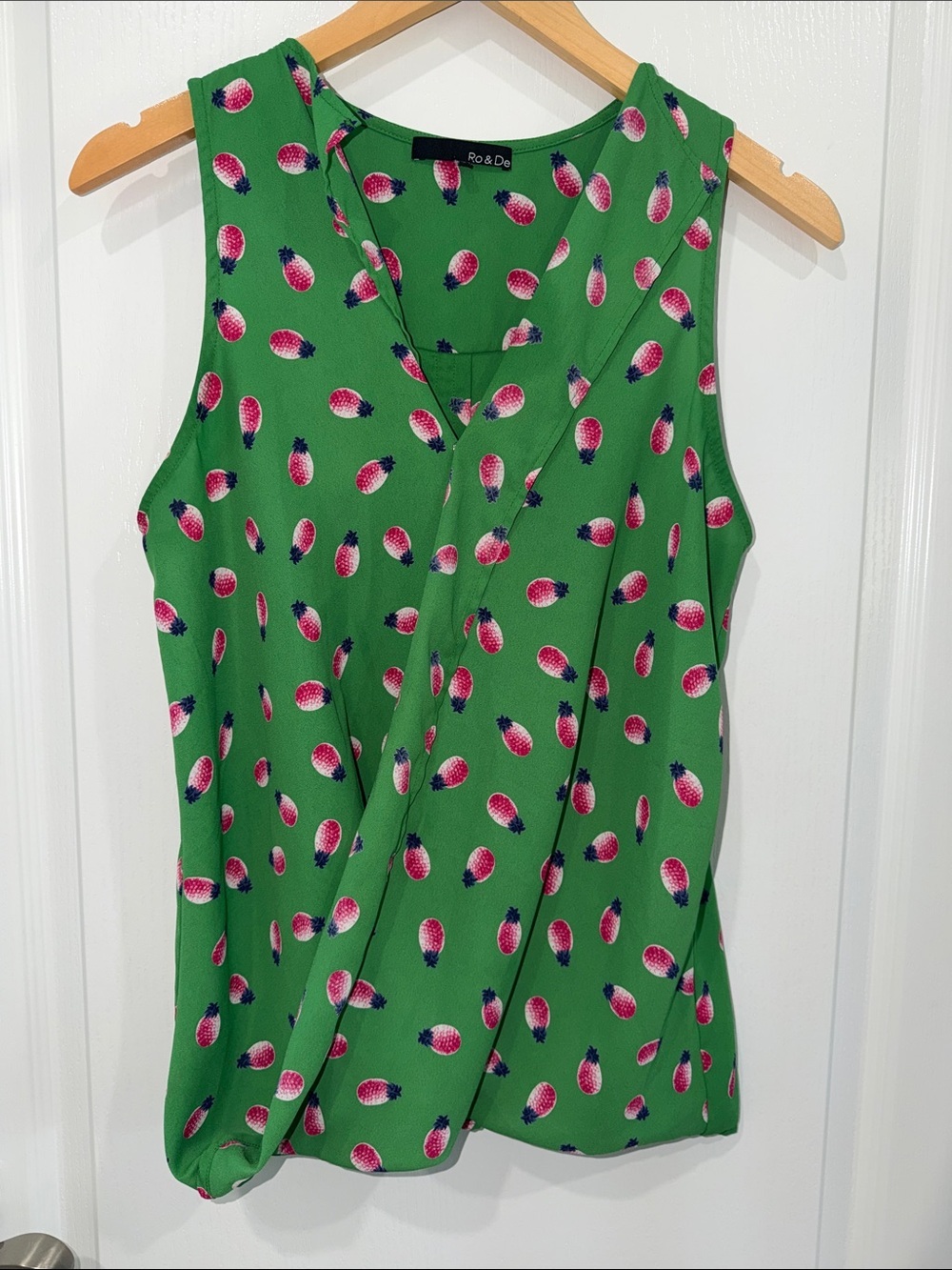 Ro & De Green Sleeveless Pineapple-Print Camisole woman’s size small